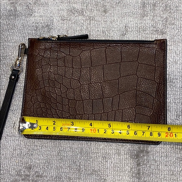 Etienne Aigner leather pouch - Picture 7 of 7